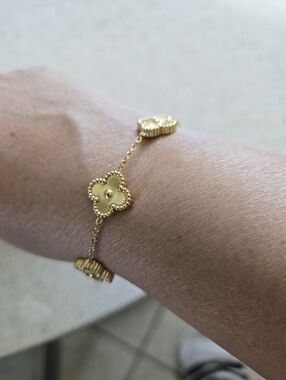 Brand New Gold Plated Stainless Steel  5 Clover Chain Bracelet